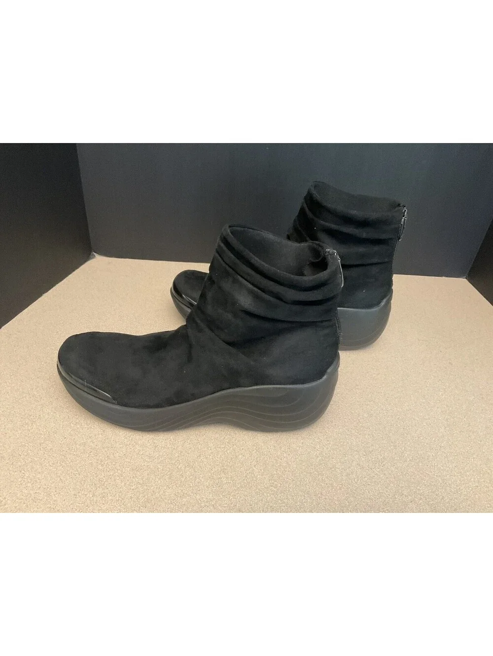 Womens BZEES Zizzle Suede Comfort Ankle Boots. Size 8.5M. Worn Once! Nice Boots!